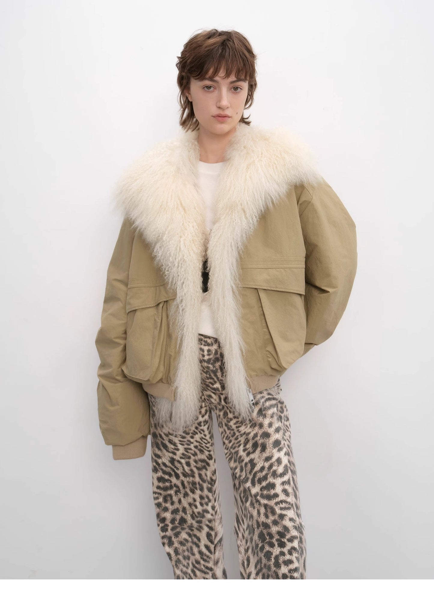 Winter Is Coming Fashionable Warm and Waterproof Detachable Silhouette Beach Wool Collar Short Down Parka