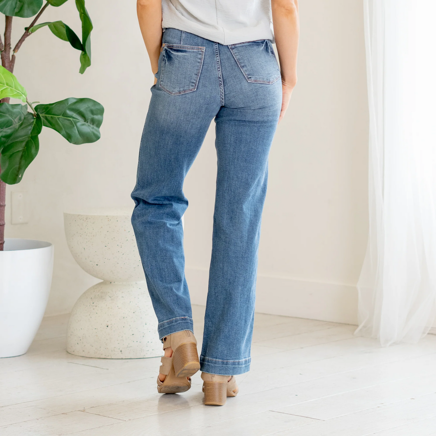 EDEN STRAIGHT LEG JEAN