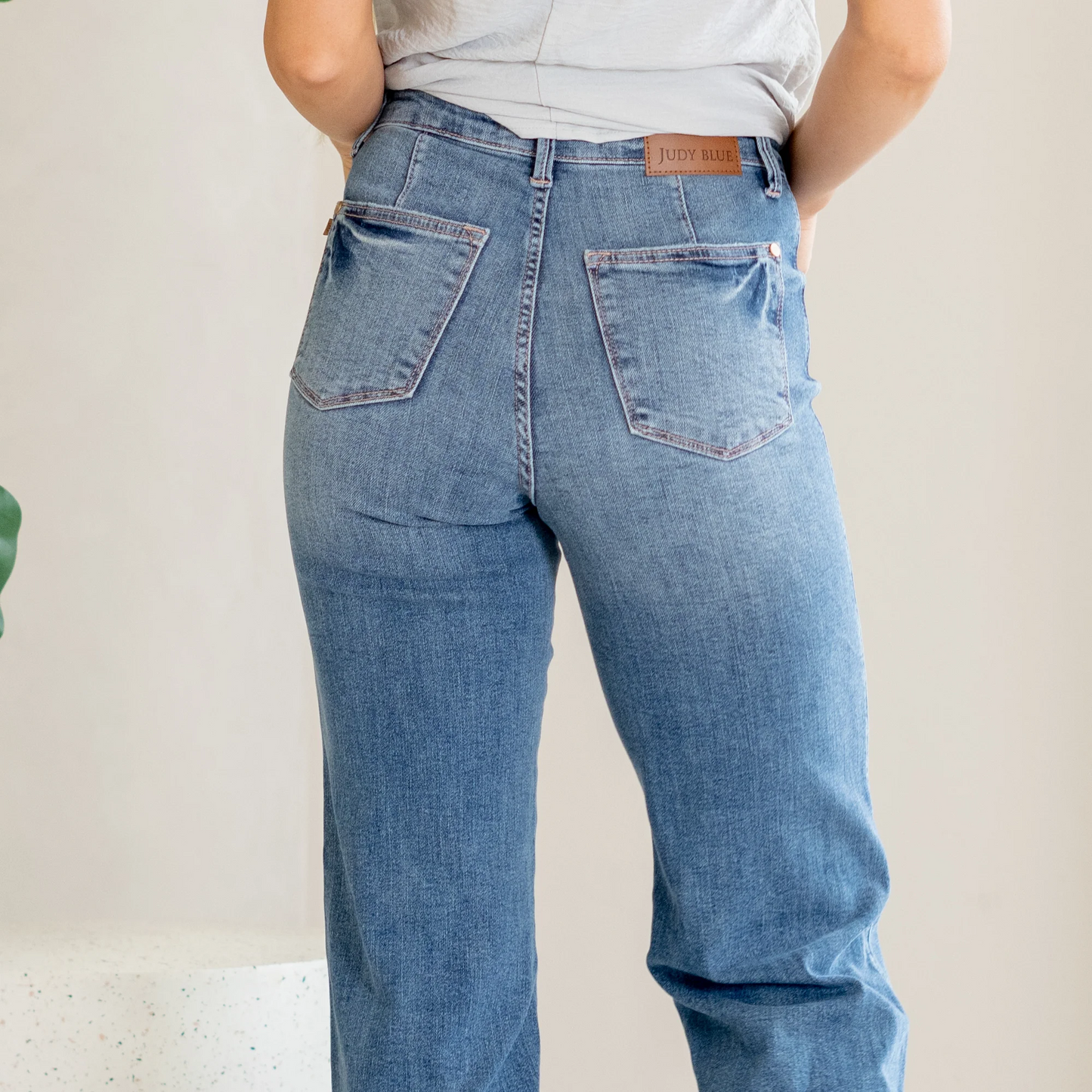 EDEN STRAIGHT LEG JEAN