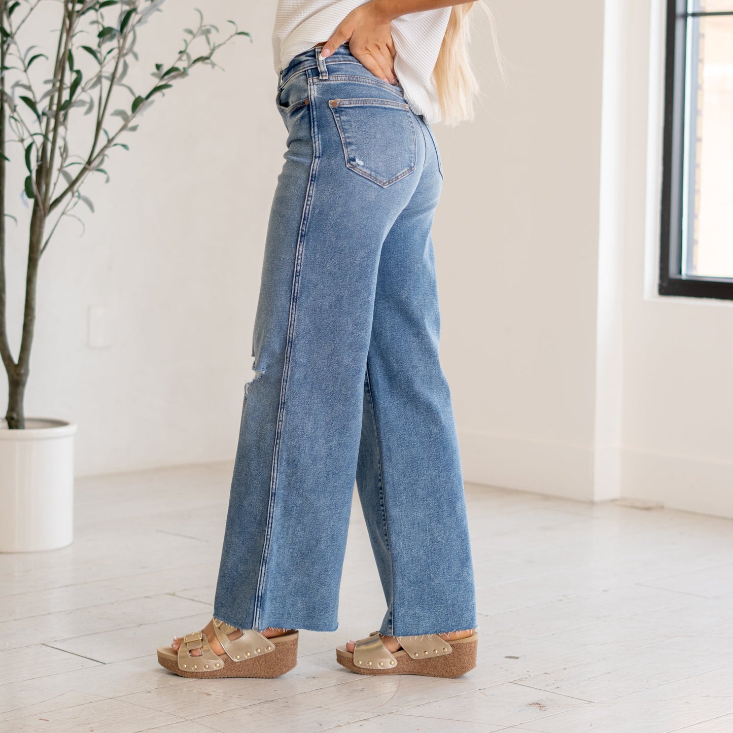 BELLA WIDE LEG DISTRESSED JEAN