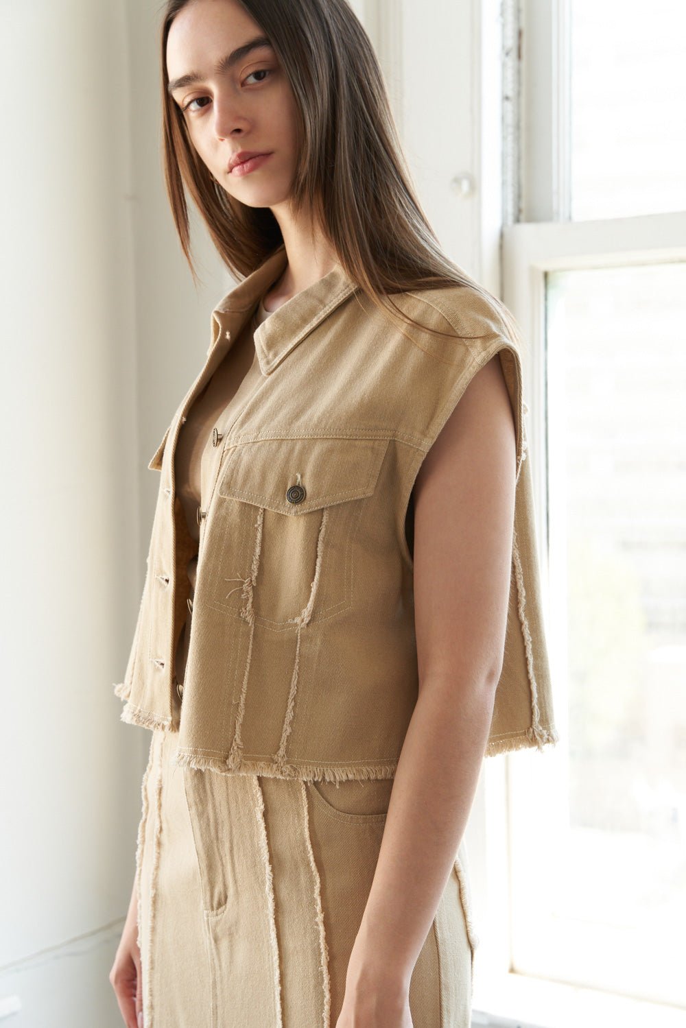 BETWEEN THE PAGES WOVEN TWILL VEST - Mack & Harvie
