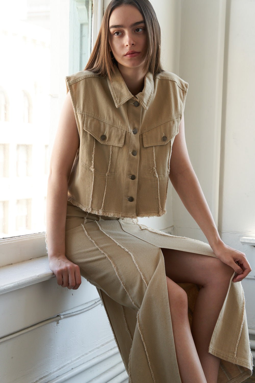 BETWEEN THE PAGES WOVEN TWILL VEST - Mack & Harvie