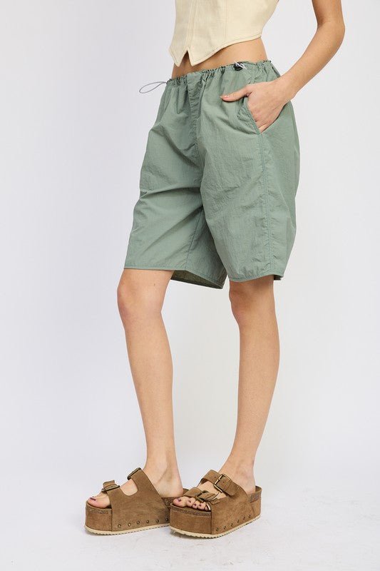 CONTRASTED BERMUDA SHORTS - Mack & Harvie