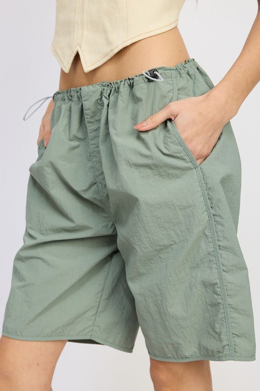 CONTRASTED BERMUDA SHORTS - Mack & Harvie