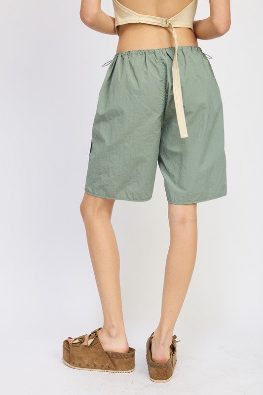 CONTRASTED BERMUDA SHORTS - Mack & Harvie