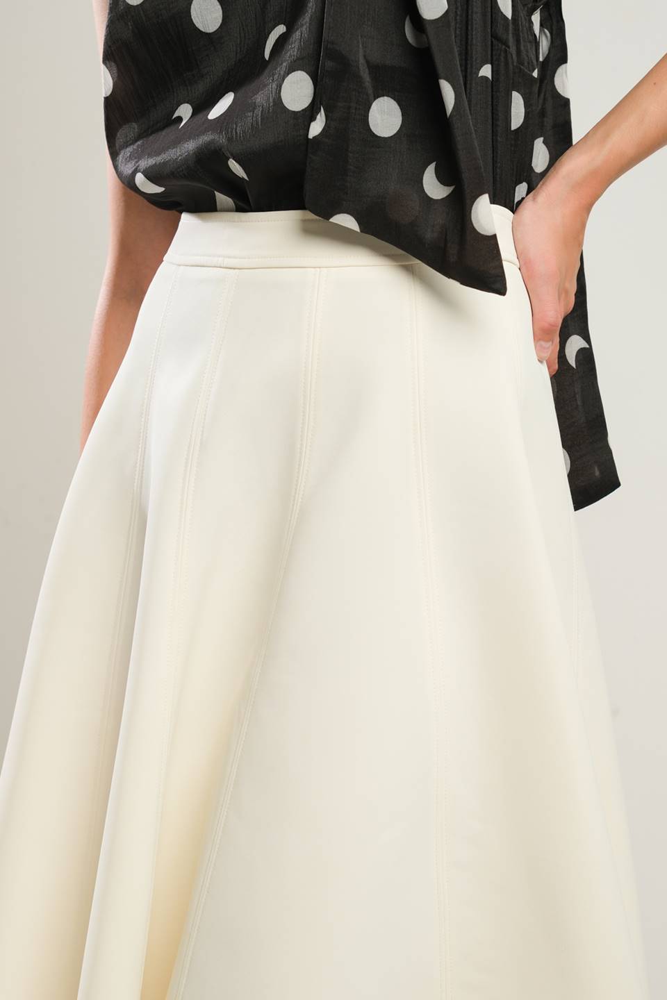 DELICATE TOUCH WOVEN SKIRT - Mack & Harvie
