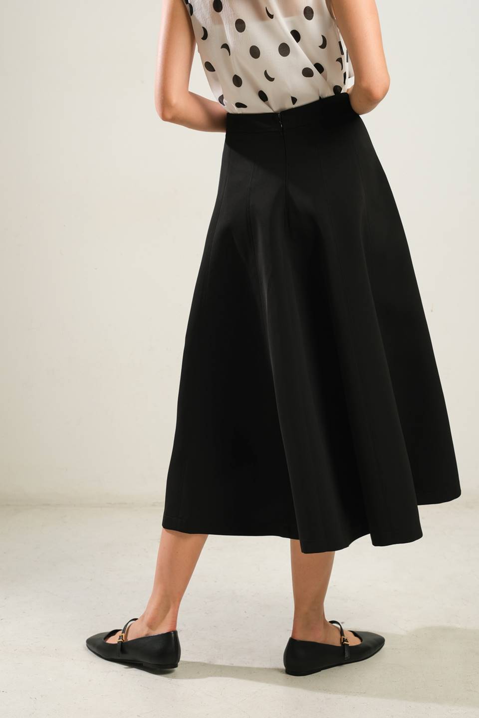 DELICATE TOUCH WOVEN SKIRT - Mack & Harvie
