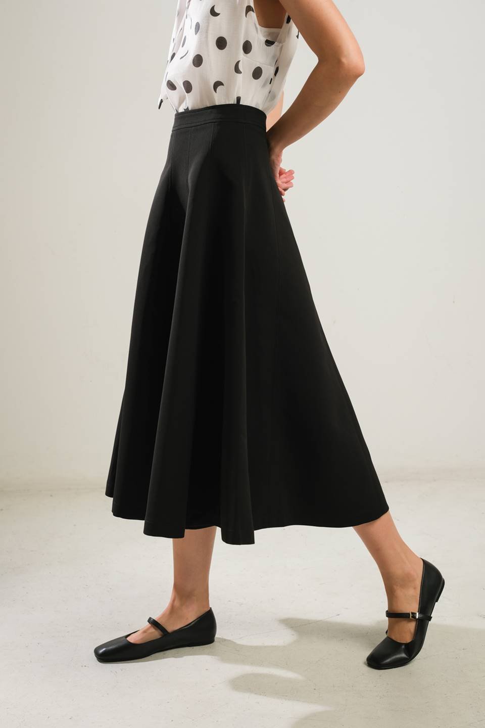 DELICATE TOUCH WOVEN SKIRT - Mack & Harvie