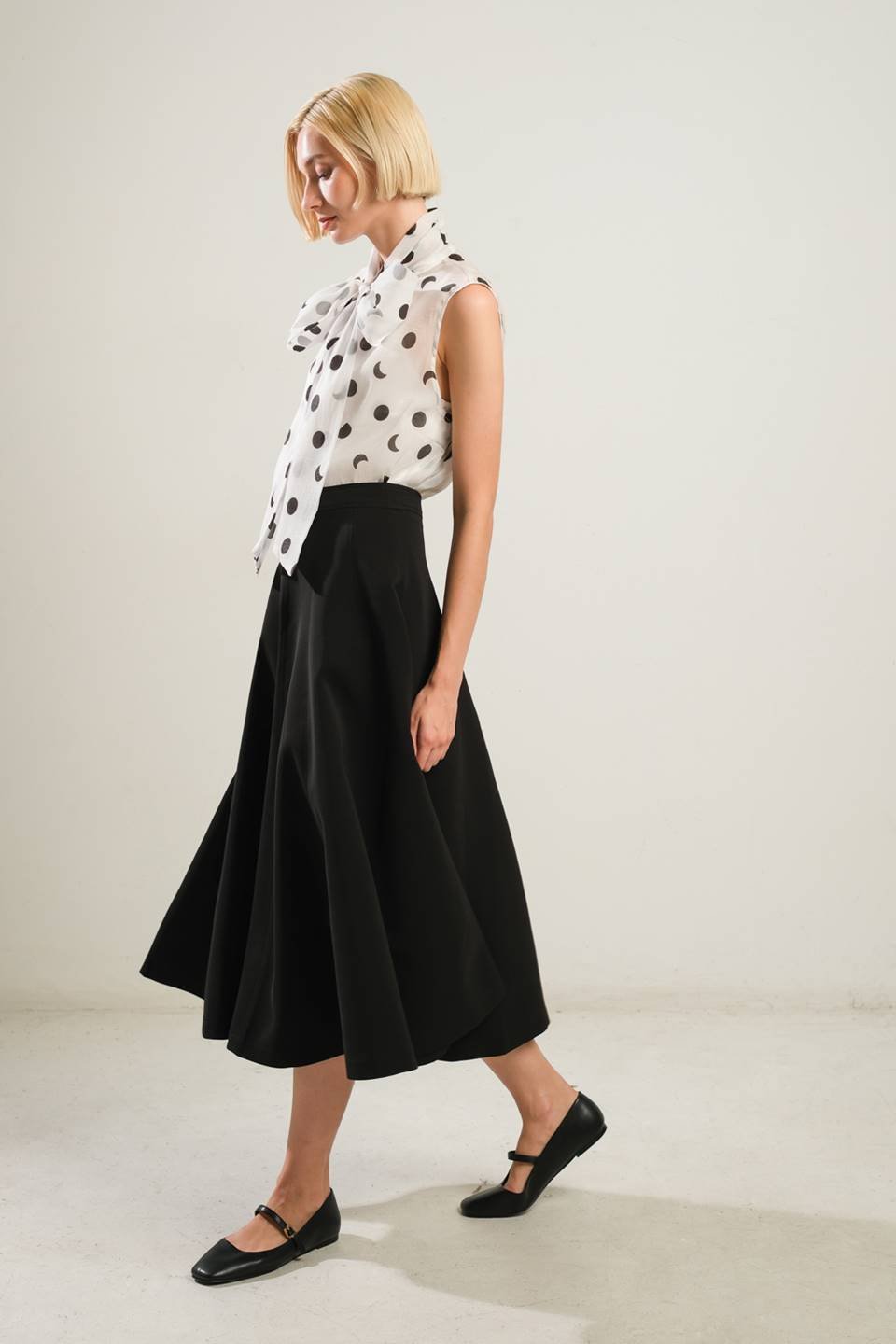 DELICATE TOUCH WOVEN SKIRT - Mack & Harvie