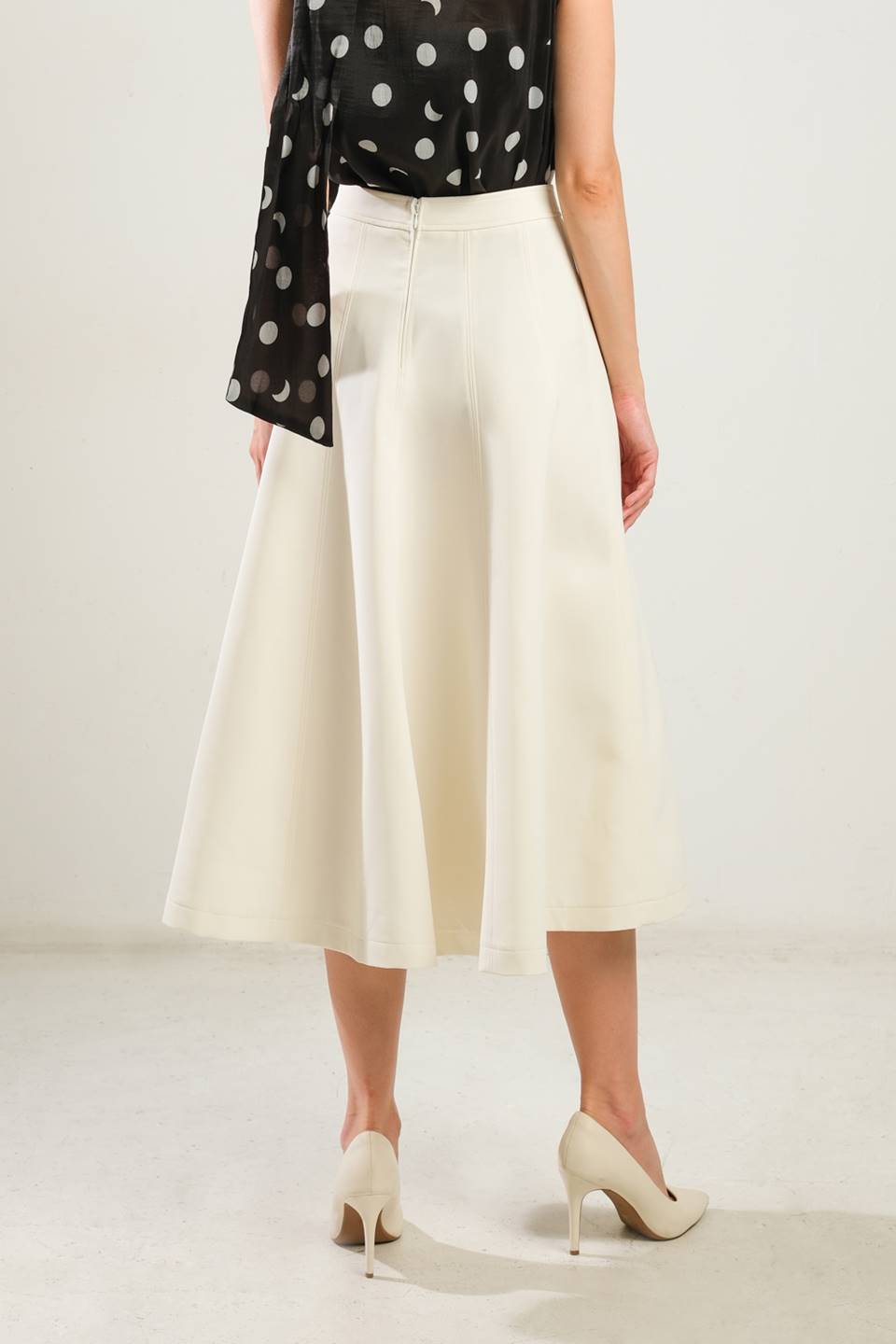 DELICATE TOUCH WOVEN SKIRT - Mack & Harvie