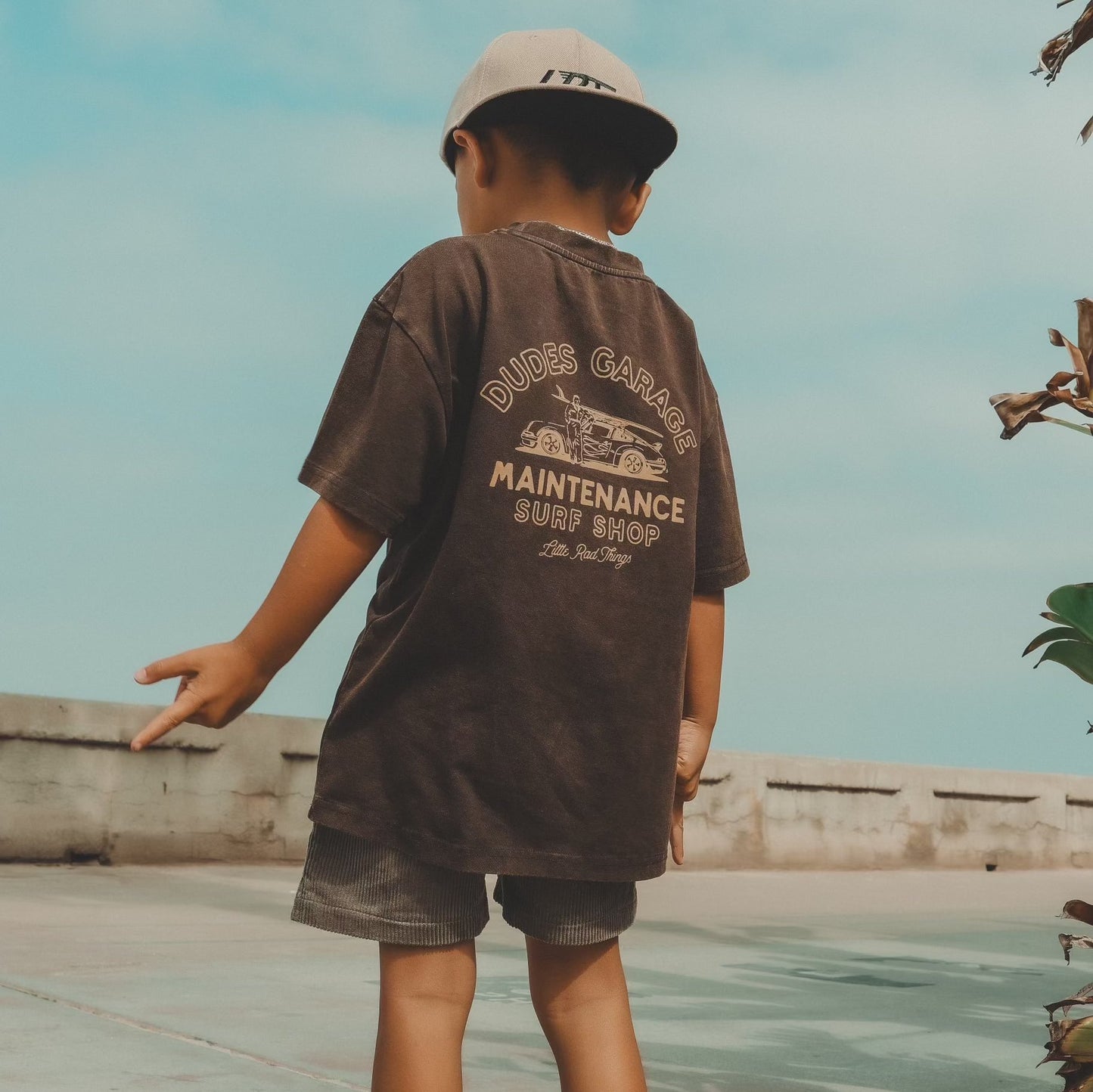 DUDES GARAGE TEE - VINTAGE BROWN - Mack & Harvie