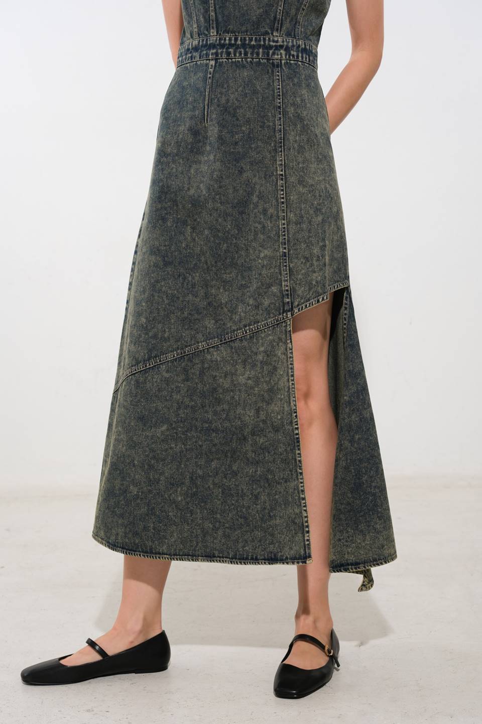 EXOTIC BREEZE DENIM MIDI DRESS - Mack & Harvie