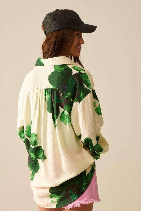 Relaxed Shirt in With Big Flowers Print in Green