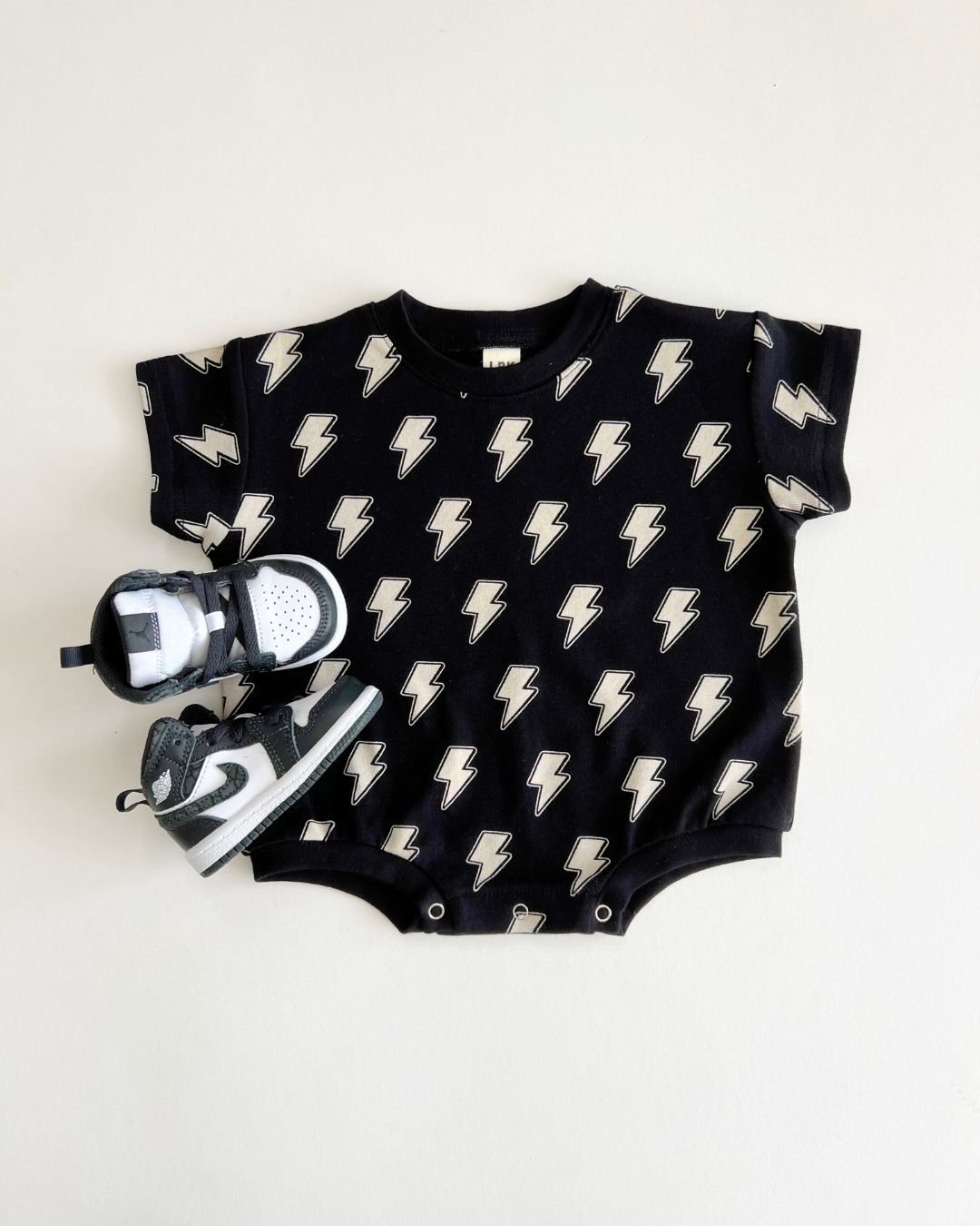 Short Sleeve Bubble Romper | Black Bolts - Mack & Harvie