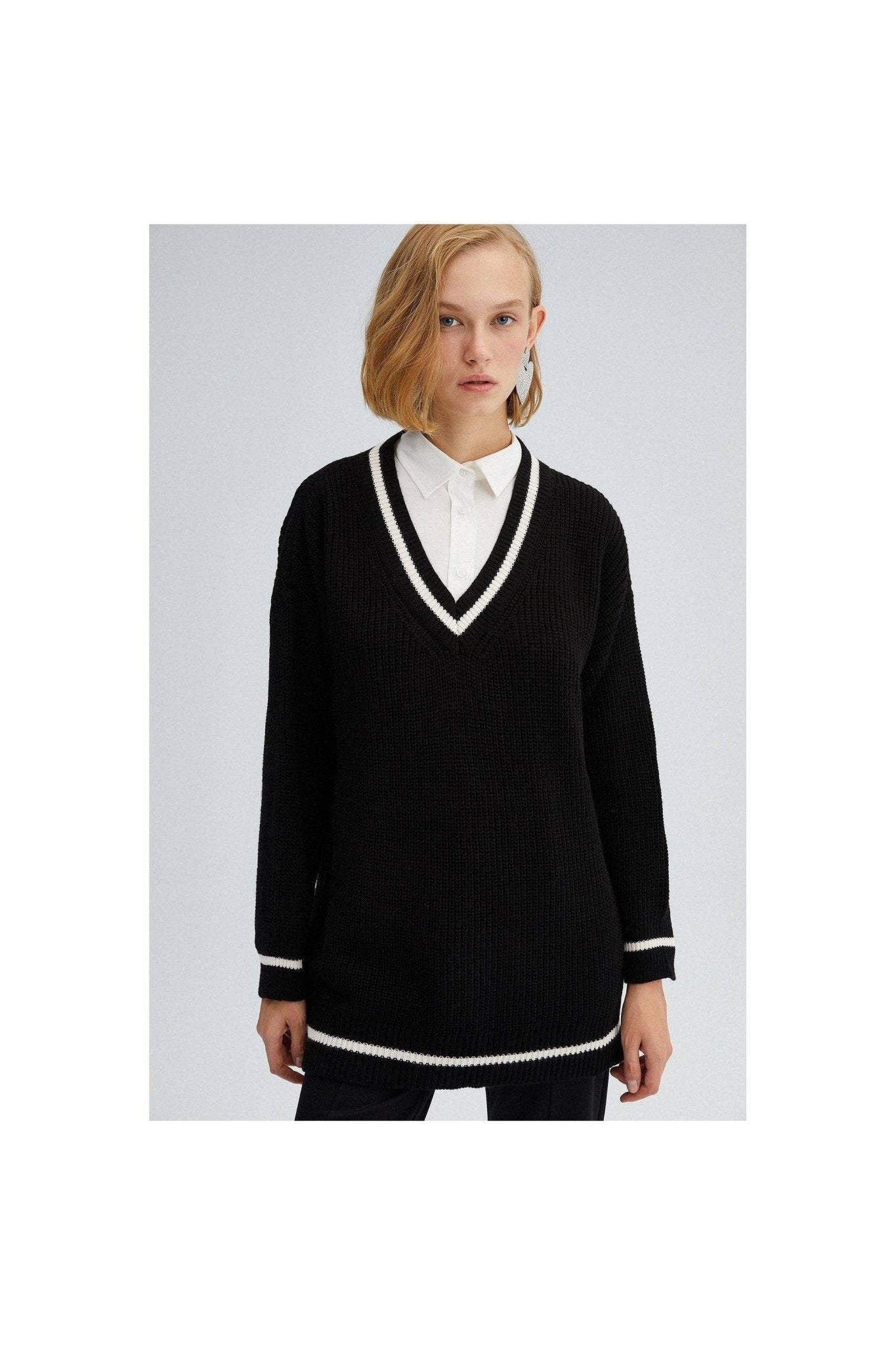 V NECK KNIT SWEATER - Mack & Harvie