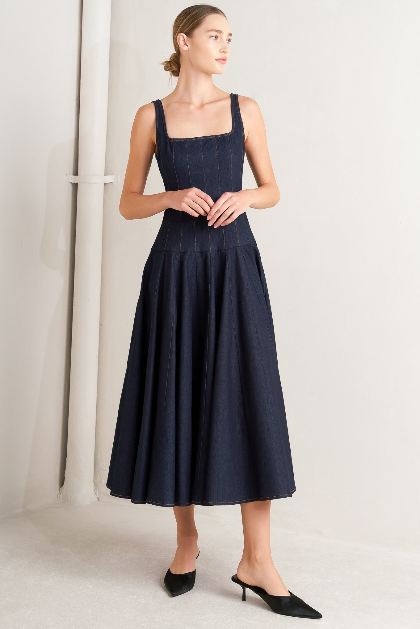SQUARE SWAY DENIM MIDI DRESS