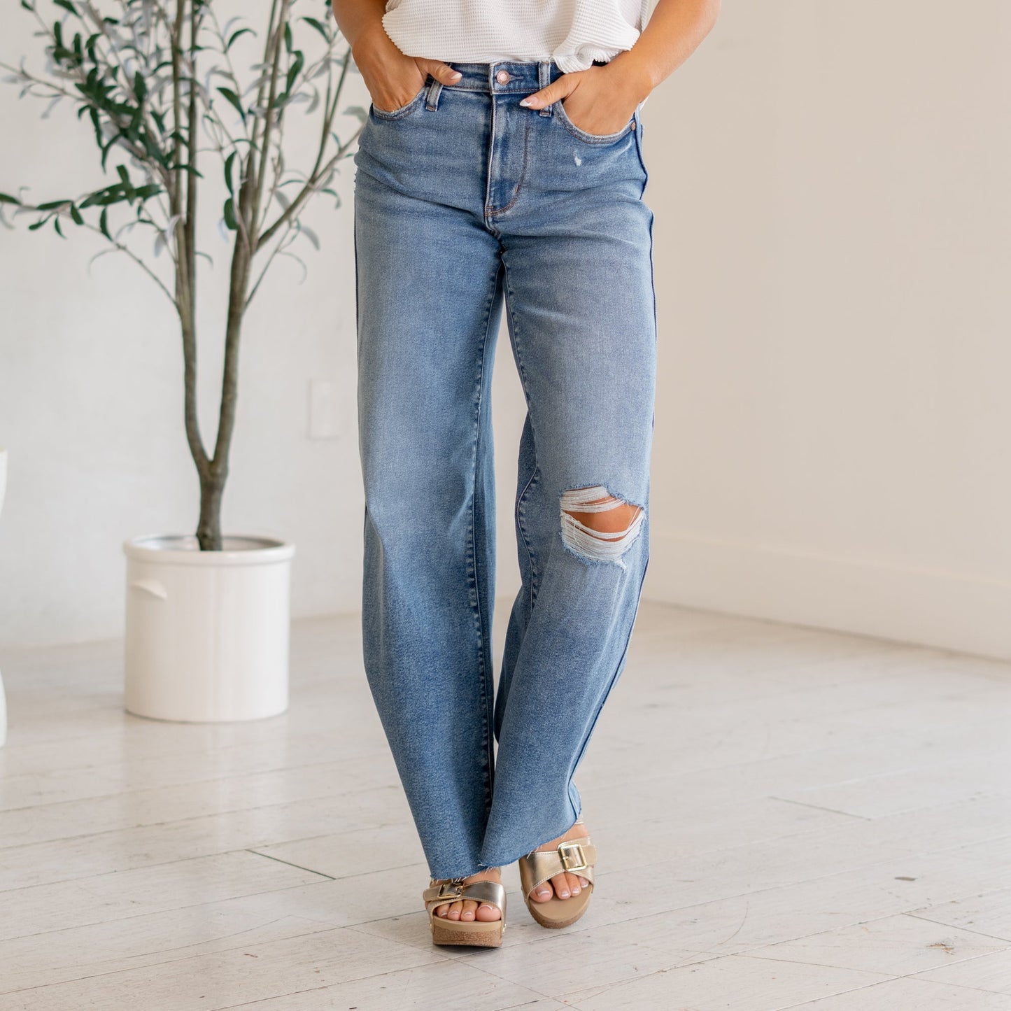 BELLA WIDE LEG DISTRESSED JEAN