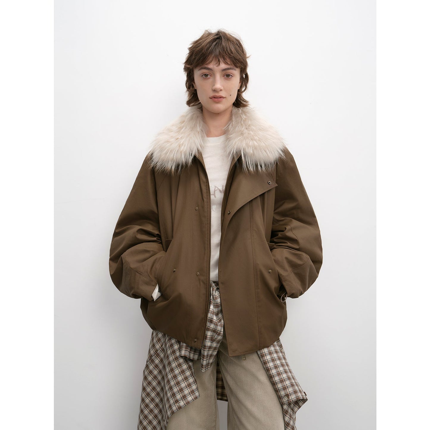 Cutting-Edge Style, Warm and Detachable Raccoon Fur Collar Short Silhouette Down Jacket