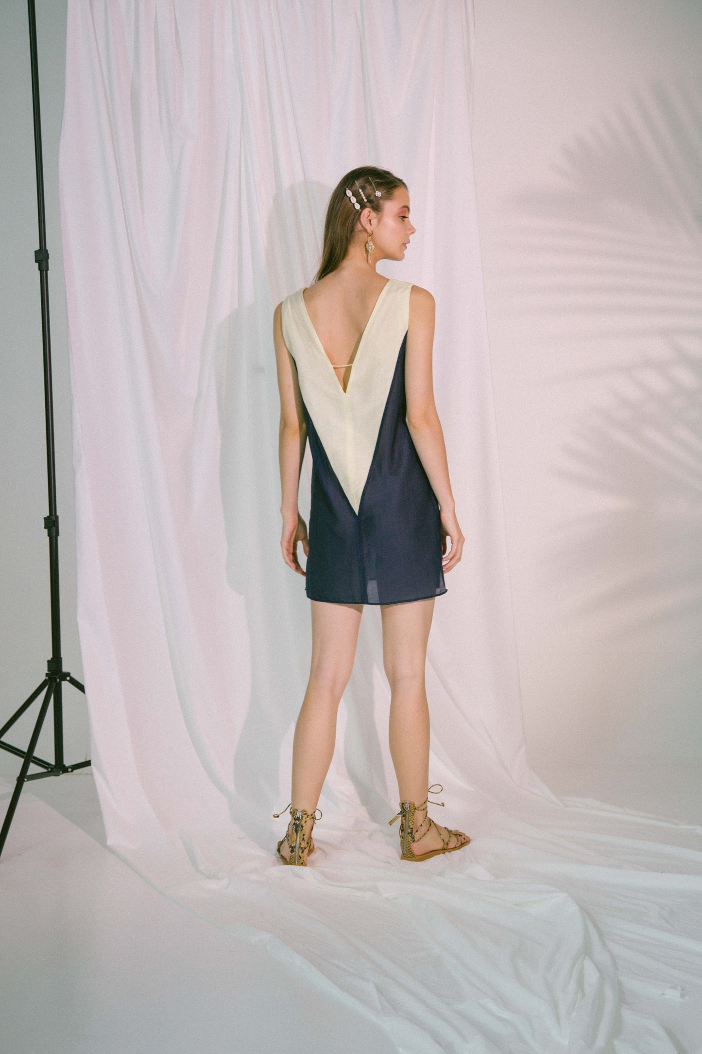 V-Neck Two Tone Beach Dress Short in Navy Vanilla
