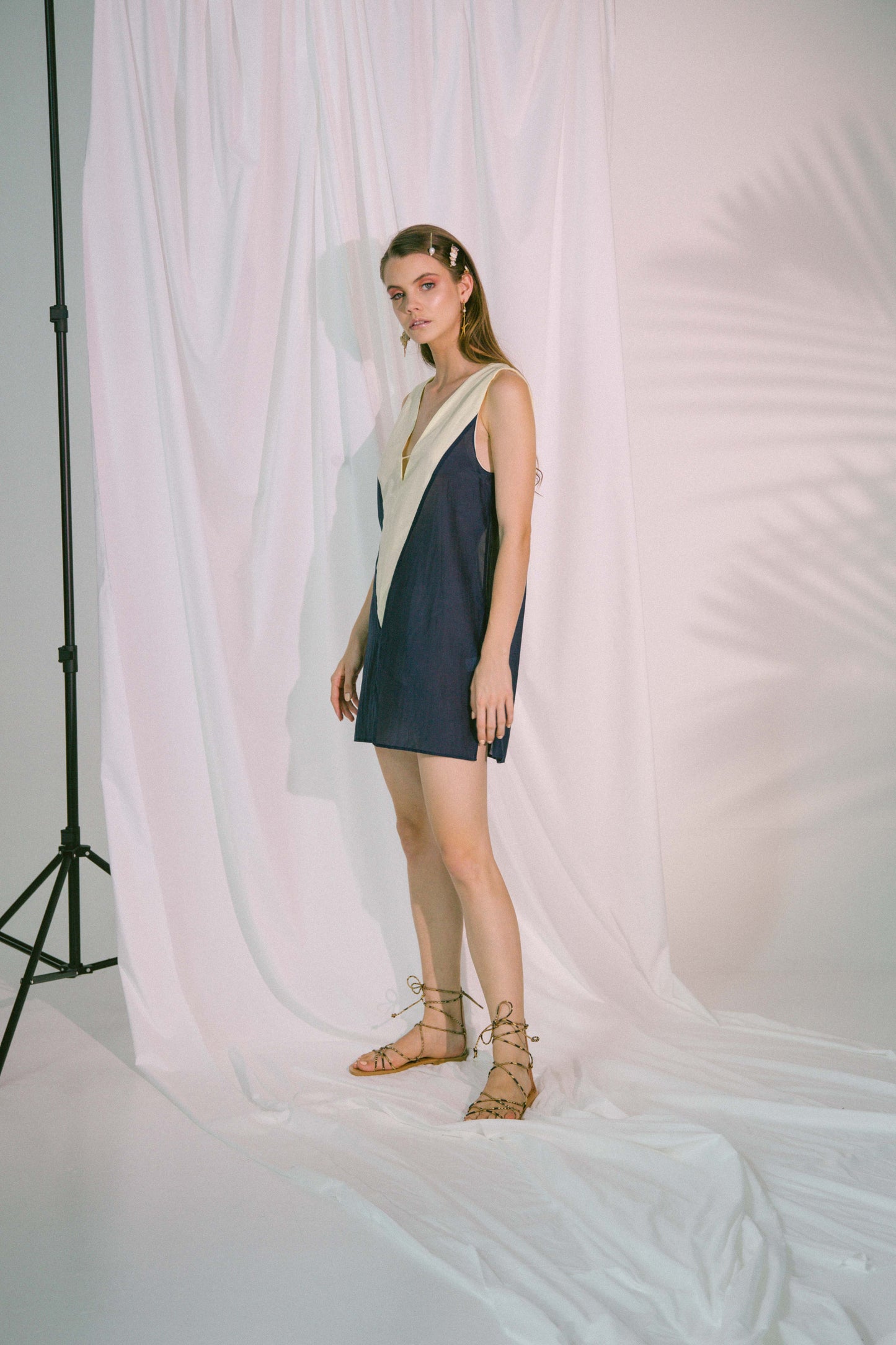 V-Neck Two Tone Beach Dress Short in Navy Vanilla