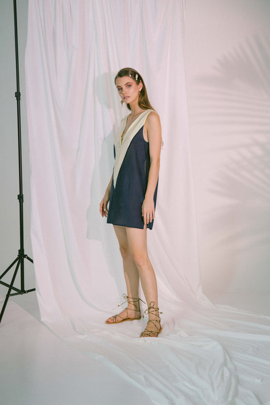 V-Neck Two Tone Beach Dress Short in Navy Vanilla