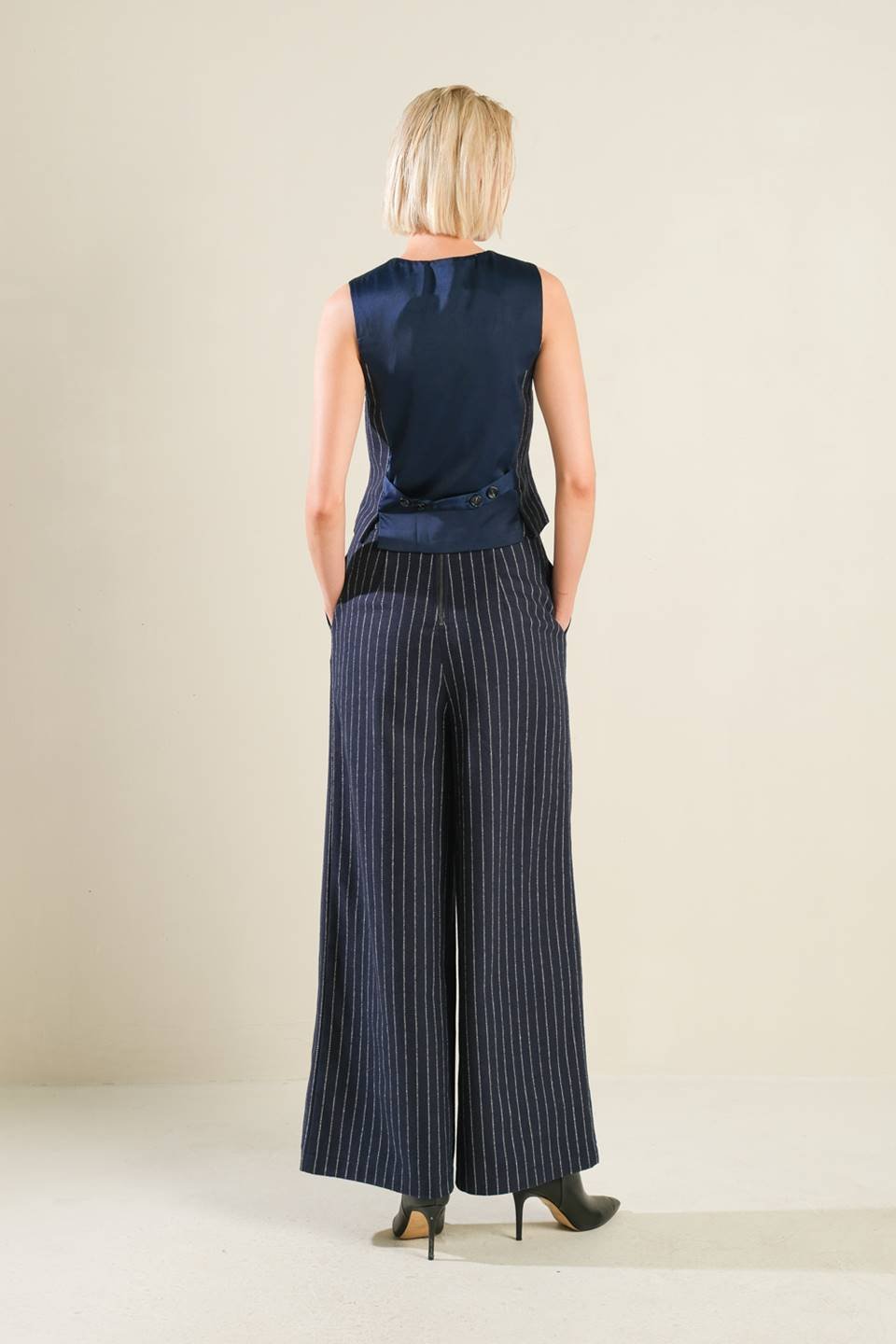 FOREVER CONNECTED WOVEN VEST - Mack & Harvie