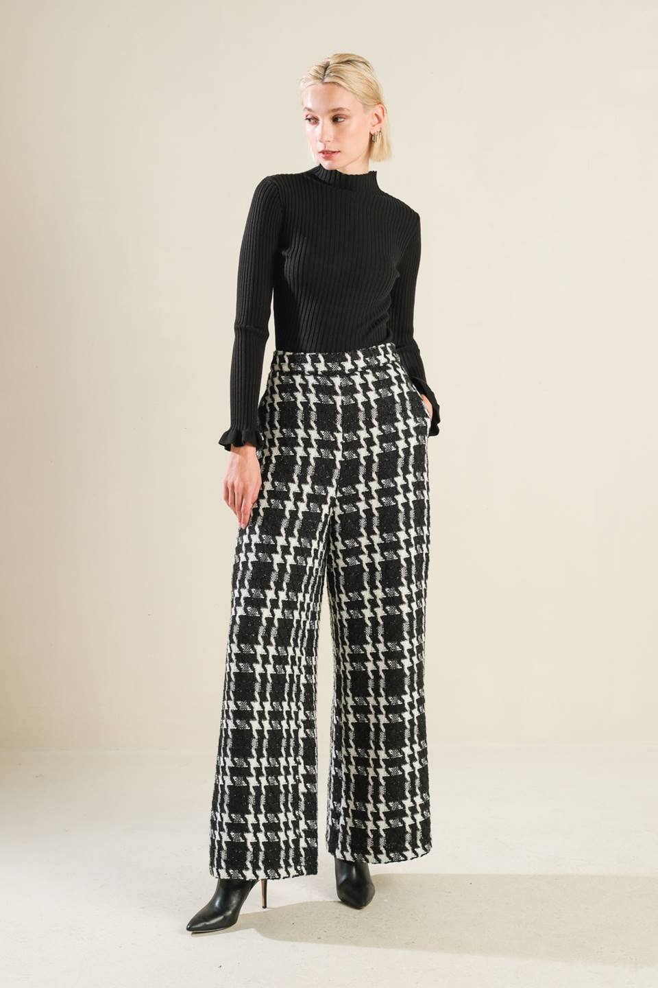 KISS ME IN THE MORNING SWEATER TOP - Mack & Harvie