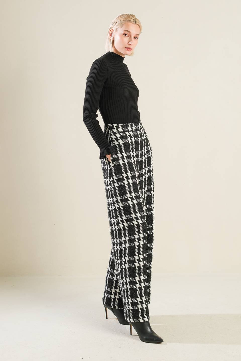 KISS ME IN THE MORNING SWEATER TOP - Mack & Harvie
