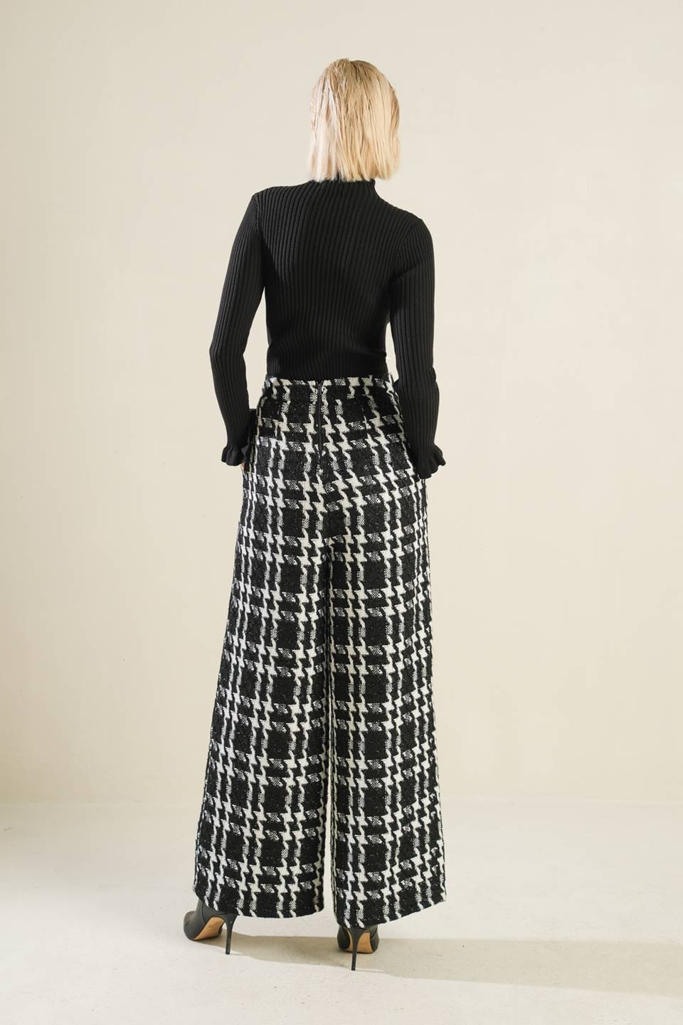 KISS ME IN THE MORNING SWEATER TOP - Mack & Harvie
