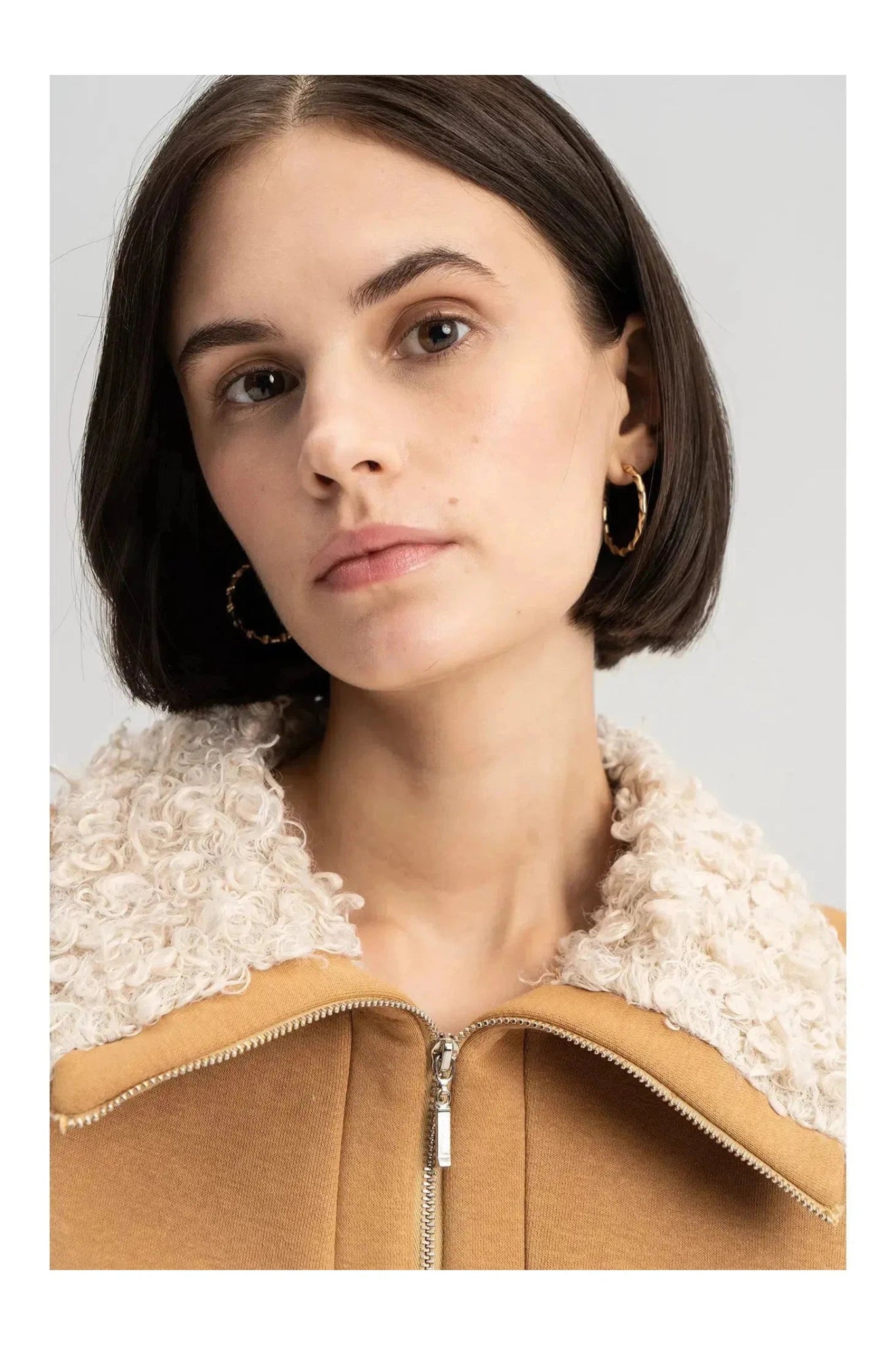 FAUX FUR COLLAR SWEATSHIRT - Mack & Harvie