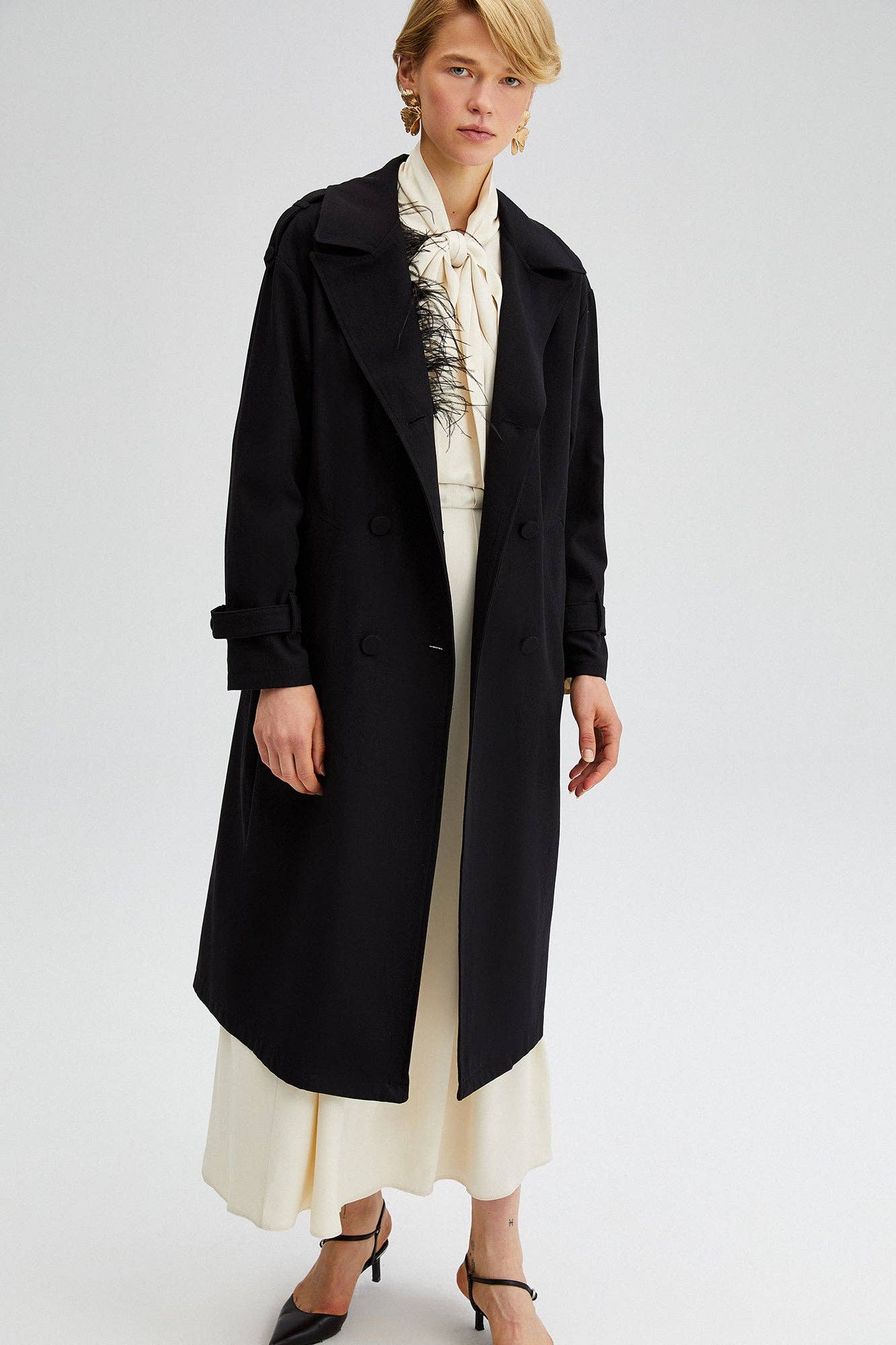 FEATHER DETAILED GABARDINE TRENCHCOAT - Mack & Harvie