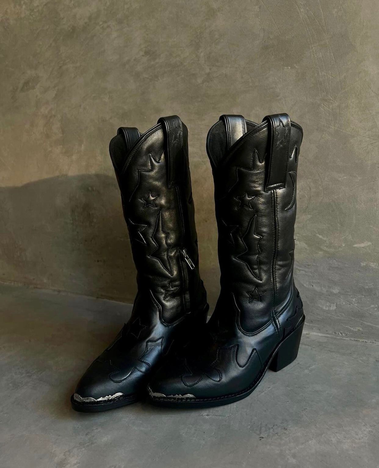 Frontier - black (Wandering Coyote x Rue De Seine) - Mack & Harvie